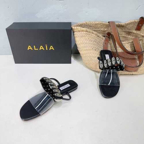 高品质出厂 ！小众潮牌Alaia24春夏新款五金扣胶片平底、高跟凉鞋！ 这款高跟鞋凉鞋设计非常时尚，能够拉长脚部线条，显得脚部更加修长纤细。透明胶片鞋面设计也能