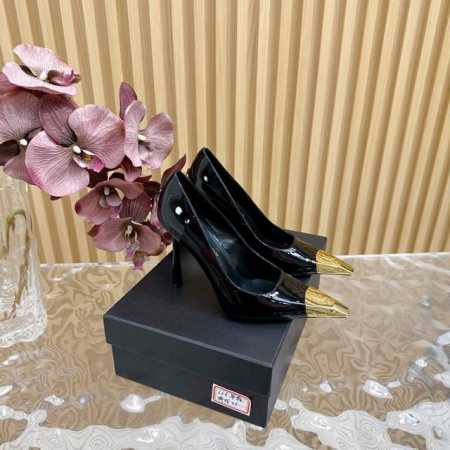 顶级品质Saint Laurent 圣罗兰Lee金属扣单鞋 YSL姐姐的美丽尤物高跟鞋 又是人间圣罗兰 Rose同款的小方头 高跟鞋化很好修饰脚型，奢华金属链 - 点击图像关闭