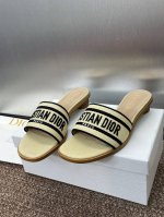 工厂P价P：平底 粗跟 迪奥 Dior 2025 春夏新款 Dway 平底一字拖果冻色女鞋 Cd字母Logo立体刺绣粗跟圆头露趾拼色凉拖鞋 材质:鞋面进口酒椰草