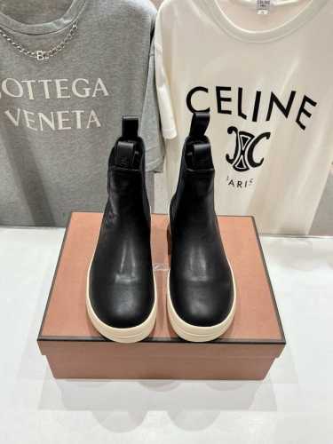 高版本出厂 皮里 毛里 Loropiana LP诺悠翩雅24ss秋冬新款 Lakeside 牛皮切尔西短靴 这款短靴采用头层牛皮制成，十分耐用且柔软，上脚非常舒