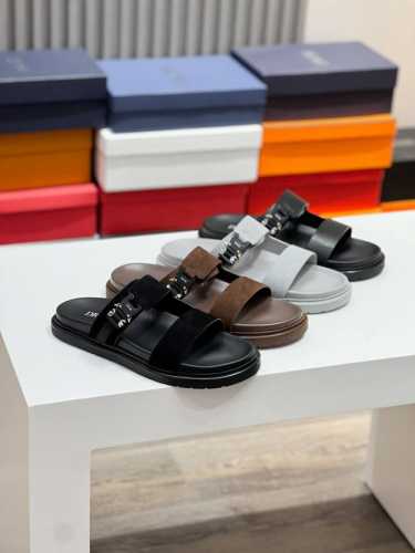 Dior 顶级版 Size39-44 38.45定做 Ss迪奥最新男款拖鞋必备 Dior Alias男士真皮拖鞋 这款 Alias 凉鞋夏季新品 彰显休闲高雅的