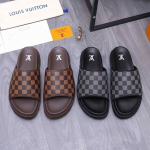 商品商标：Lv [路易威登] 拖鞋 正码.码数: 38-45 商品材料：精选 经典印花牛皮鞋面 脚背皮里 原版大底