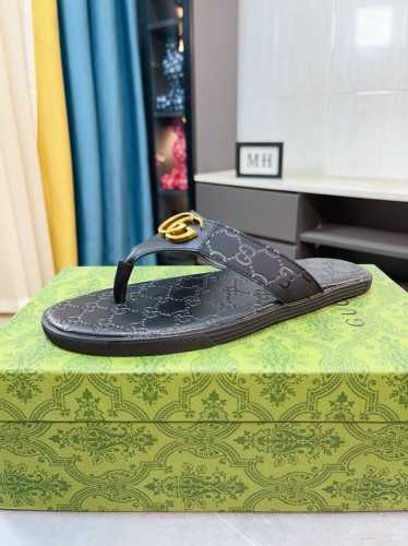 出厂价P Gucci-古奇 新品男士拖鞋，高端精品，牛皮材质，鞋面精致压花Logo装饰，精细做工，鞋底超软，休闲宽松舒适型，夏季必入哦！ Size：38-44