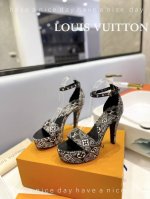 出厂 Loui& Vuitto&路易威登 法国代购新款驴牌 春夏首选 Monogram花卉系列 高端奢华 明星 秀场新款 绝对百搭的优雅气质款 超精致显长8.5
