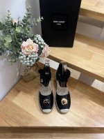 saint Laurent 圣罗兰 2025年 早春 坡跟Logo渔夫鞋 Ysl标志、麻绳中底和内底。 收起 真丝 橡胶鞋底 码数：36-41 西班牙制造