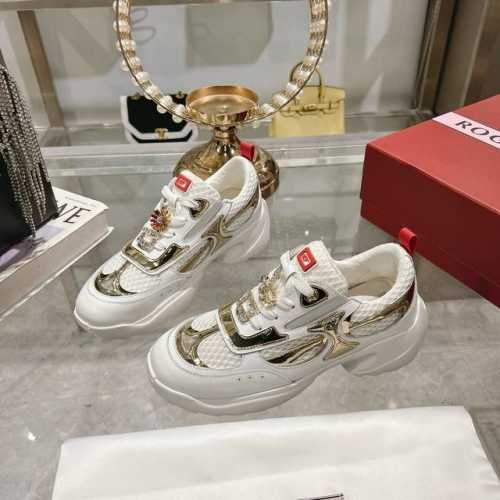 出厂 RV新款ROGER VIVIER品牌2025 Viv‘Motor系列最美运动休闲鞋～ 顶级版本 维维亚精致风格，皮革拼镜面织物和网眼面料制成点缀可拆卸闪钻