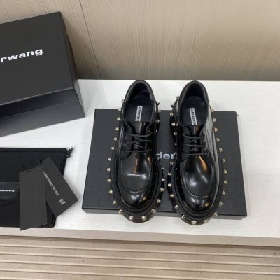出厂价 Alexander Wang 亚力山大 王秋冬最新走秀爆款系列 今年最值得入手的靴子 没有之一！超多网红明星上脚 厚底设计，不仅增添了高度，更赋予你强大