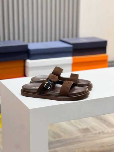 Dior 顶级版 Size39-44 38.45定做 Ss迪奥最新男款拖鞋必备 Dior Alias男士真皮拖鞋 这款 Alias 凉鞋夏季新品 彰显休闲高雅的