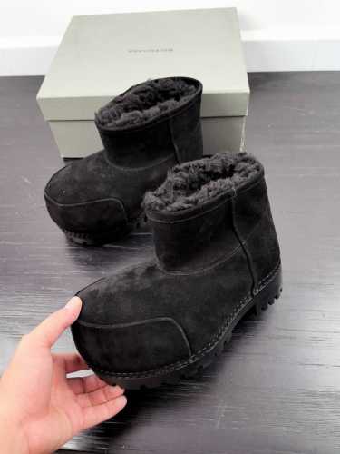 短款 中款 高款 男款加10 balenciaga 巴黎世家 大头靴雪地靴 情侣款 时尚不分季节，泰国明星fourth在30几度的天气穿着巴黎世家2024 洛杉
