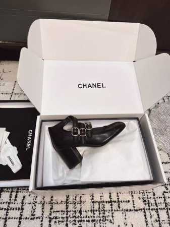 代购级 官网同步盒包装 Chanel 25Ss 春夏走秀款马丽珍凉鞋 这鞋真的是超级爱了，上脚无敌好看简直万种搭配，随意穿搭拿捏的稳稳的，穿着非常方便 Hold - 点击图像关闭