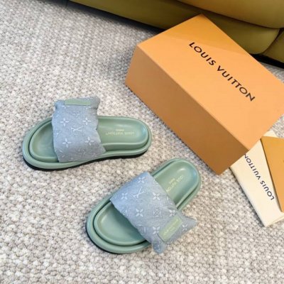 水印绿 Louis Vuitto N Ss24 New Arrival～ Lv驴家 春夏羽绒魔术贴凉拖鞋新品！ 内里填充90白鸭绒，轻软舒适，回弹性极佳！ 鞋底
