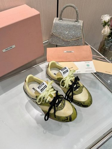 miumiu 先出女款.Size：女35-40 缪缪Miumiu 2025Vs春夏新款休闲鞋系列 专柜主打最新款 休闲鞋硬货上新 代购级别！高级感十足！国内外博