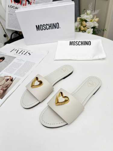 Love Moschino莫斯奇经典款，牛皮面，羊皮内里，35－43，8色任选 出厂价P P200