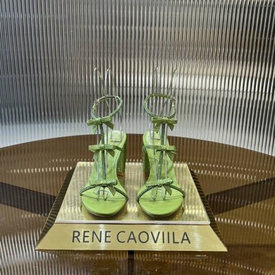 顶级版 R C 2024S Rc经典款蝴蝶结粗高跟凉鞋，多彩水晶蝴蝶结装饰在足背，以小巧的水钻彩组成的彩色蝴蝶结，带出高贵肌肤感，亮眼的珊瑚色系在足背跳岀，完美