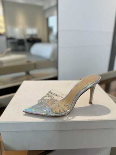 {半拖烫钻} 吉安维托 罗西 Gianvito rossi Eiko Stiletto，轻松移动。这款 Gianvito Rossi 拖鞋采用配有精致的烫钻，可