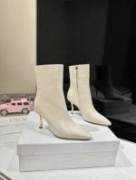 工厂直批： D*奥Christian Dior 新品中古高跟鞋 延续D家永恒经典！这款鞋低调不失华丽 性感又不显张扬 鞋型是大家都爱的秀气款 非常非常显瘦 侧面