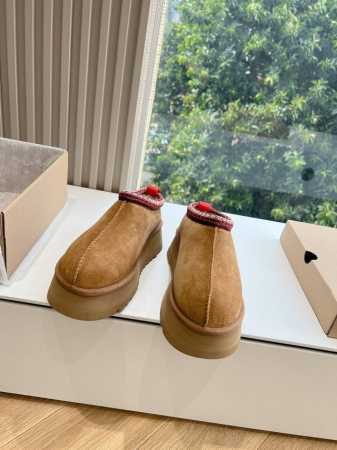 G026袜子加10 顶级ugg冬季新款女同款休闲舒适厚底圆头棉靴雪地靴它的优点就是特别轻又好走路 跑步都没问题搭任何的裤子都可以 露不露可爱的毛边都好看搭配修身 - 点击图像关闭