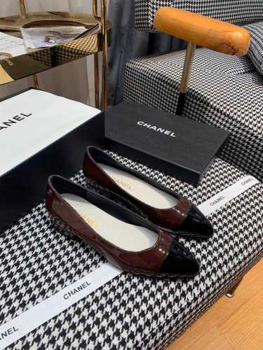 出厂价 CHANEL 香奈儿 经典光面款 可文艺可时髦 穿搭率实在太高了 百搭舒适 上脚秒变大长腿！ 鞋面采用进口牛皮漆皮 内里垫脚是羊皮 真皮大底，两种鞋跟