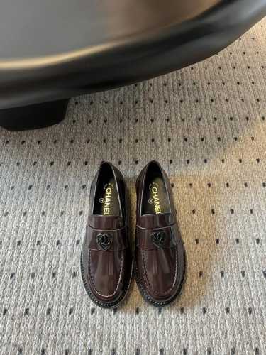 顶级版本 Chanel 24ss 小香爱心扣 厚底 乐福鞋 秋冬香家必备爆款 女神系列，拥有香家特色优雅名媛气质，超级耐看，让人无法抗拒，心动ing 鞋面：进口