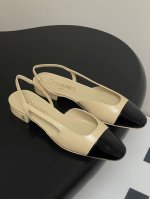 Logo滴胶 25Fw新款Chanel小香最新滴胶后空Sling-Back凉鞋平底 粗跟 sling-Back于1957年问世,之后Two-Tone设计成为Ch