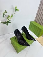 出厂 2025 Sss新款报到 Gucci 古*奇 原单品质 原汁原味的欧式风格 上脚非常完美穿搭上配此鞋 优雅大方 晶莹剔透 无论种各配件材质 都是家独一比一