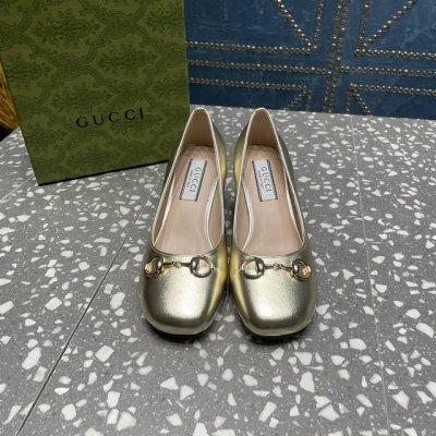 Gucci 系列推出此系列属经典款，永远是时尚前沿 面料：牛皮+金属牛皮 内里 垫脚：羊皮 跟高：5.5Cm 大底：真皮大底 码数：35-42 40.41.42