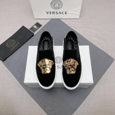 versa*范思哲 男士新款上市 同步磨砂牛皮鞋面羊皮内里，完美造型顶级品质，橡胶耐磨大底，，鞋型饱满，立体感十足超级百搭 高档不失品味，时尚、新颖 ，码数：3