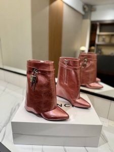 专柜正品级定制版本 GIVENCHY0 新款高跟层压皮皱长靴，市面最高版本 纪梵希 锁扣 皱漆款 风靡整个时尚圈 原版开发鞋型超级正 最高还原度鞋型 包裹性非常