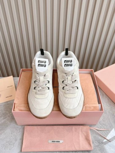 出厂 顶级版本 升级原版开模 正确版 Miumiu 缪缪 25Ss 春夏新款 饼干鞋 阿甘鞋休闲运动鞋Miumiu最新爆款 前卫大胆的设计，Miu Miu风格融