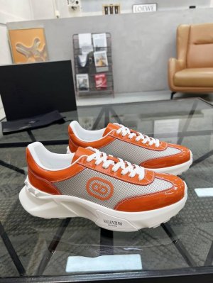H 顶级代购 华 炸街男神运动鞋新品 经反复试验终打造出完美版本 经典的高超拼接工艺技术瞬间成为高富帅 意大利进口原版牛皮搭配网布面料 柔软舒适牛皮内里垫 鞋底