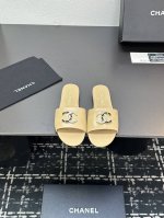 小香25 A春夏 小单鞋 专柜品质 每年必入的经典款之一！设计 更加彰显和品味～所有材质都根据原版定制！购入正品开发。万能百搭神器，夏日沙滩,耐造款。 面料：
