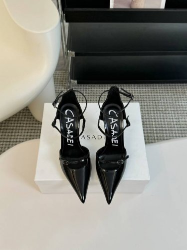 Casadei 24S早秋新品尖头 罗马高跟凉鞋 鞋面采用进口小牛漆皮 内里采用羊皮内里 意大利进口真皮大底 跟高：10.5cm 码数：35-39 40定做