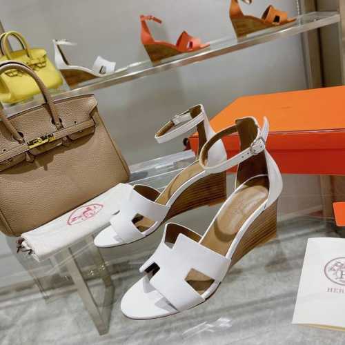 坡跟系列』 出厂价 将经典延续 Hermès 坡跟凉鞋新配色 爱马仕的坡跟凉鞋是我见过最简约最耐看最有气质的！！！任何风格都能hold住，7cm高度轻松驾驭，每