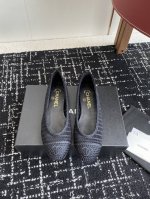 代购级 Chanel小香 25Ss 春夏鞋头 电绣点缀，芭蕾舞鞋 宛如女神脖子上的项链，上脚包裹性非常好，上脚跟显瘦，真的是超级精致！ 复古的玛丽珍太对味了，个