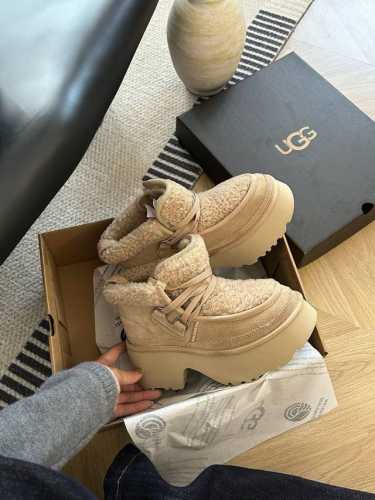 UGG 24秋冬最新 羊羔毛雪地靴 拱桥底 发泡材料 轻盈耐磨 码数：35～40