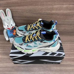 顶级版本Off-White Be Right Back 圆头系带休闲鞋男女同款银湖蓝。 一款名为“Be Right Back”运动鞋的跑鞋这款运动鞋的设计灵感来