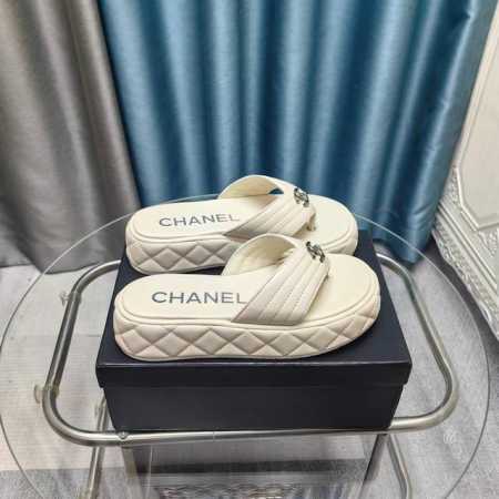 顶级版本 Chane* 2025Ss小香春夏新款火爆厚底休闲拖鞋 专柜同步 专柜非常火爆 非常难买的一款鞋 全网最火的厚底拖鞋 可想而知小香控不可错过的 颜值与 - 点击图像关闭