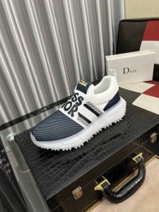 调工厂P价 男装男鞋 运动原单 迪奥Dior 新款休闲鞋，必爆款 ，采用潮流时尚鞋 最新爆款鞋面采用进口牛皮+专用印花面料拼接设计 ，羊皮垫脚，舒服橡胶大底 上