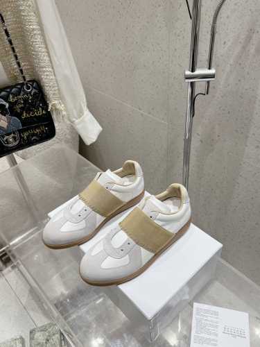 情侣款 MaisonMargiela MM6 马吉拉 情侣款针织连袜漏孔德训鞋 休闲运动鞋 原版购入开发 做货 鬼才设计师品牌，一个轻奢品牌 这一款德国训练鞋延