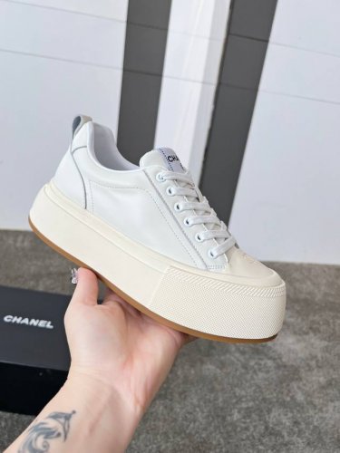 厚底皮面 Chan*L 早春新款王炸爆款大头鞋 小香C家新款系带休闲鞋 板鞋 运动鞋 随手拍都超好看的热门单品 网红秀图一波接一波本季必入款 酷帅呆萌的鞋头加上