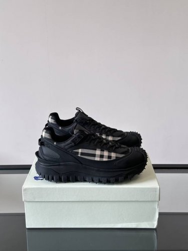 burberry 顶级 Size：39-44 38.45定做 Bur**巴宝莉户外系带运动鞋，具有舒适防滑性能，采用皮革和科技面料制成，专为户外跑步或都市漫步而