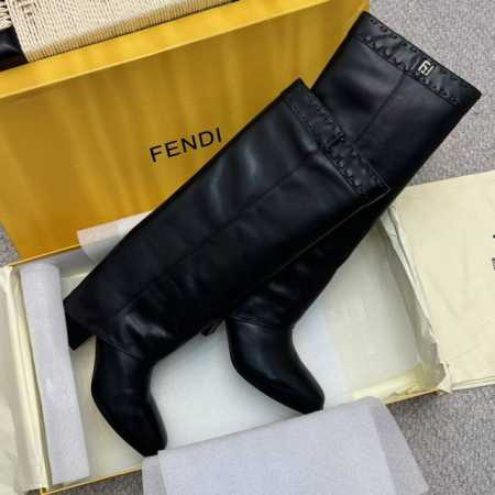 代购级长 短380 顶级版 24s芬迪.24冬季走秀主推系列，新品上线，芬迪木纹粗跟设计灵感改创于今年秀场的主推系列鞋履。 高定版本，各界知名网红、模特明星、名 - 点击图像关闭