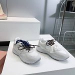 高品质出厂 顶级品质Miu Miu 缪缪 25春夏新款复古擦色老爹鞋厚底休闲鞋 颜值担当火爆款运动鞋 不得不入的一款 做旧时尚 简约高级 随意搭配上脚非常舒适