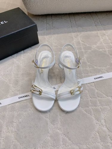 出厂价P Chane*新款别针高跟凉鞋 精致又秀气 上脚超赞 简约的高级感 鞋面小牛皮 原版开模五金 内里垫脚羊皮 意大利真皮大底 跟高7.5Cm 尺码35-3