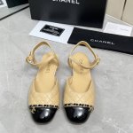 Chanel 香奈儿 25Ss新款玛丽珍凉鞋 专柜简直疯抢了，各大社交平台热门晒图，这期的走秀款绝对太帅了，绝对是这一季最热门的款式，专柜仙女们真的太识货了，不