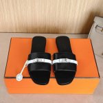 皮扣出厂价p Hermes 爱马仕Giulia凉鞋系列 时尚又百搭 超级舒服 每个细节都做到极致 独家开模纯钢Kelly扣掏空贴皮五金扣件 原版Swift小牛皮