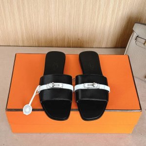 皮扣出厂价p Hermes 爱马仕Giulia凉鞋系列 时尚又百搭 超级舒服 每个细节都做到极致 独家开模纯钢Kelly扣掏空贴皮五金扣件 原版Swift小牛皮