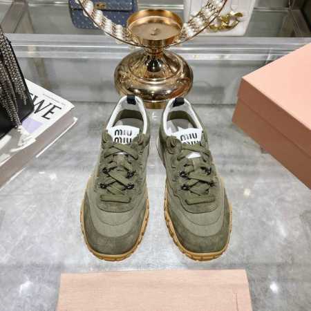 出厂 缪缪25饼干鞋 阿甘鞋休闲鞋运动鞋 春夏新款 最近爆款前卫大胆的设计 miu风格融于此款厚底帆布运动鞋的简约线条 别致徽标饰于鞋舌与背后，点缀复古 厚底设 - 点击图像关闭