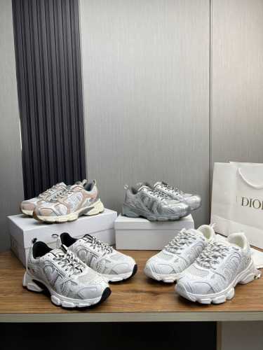 工厂价 Dior Chrono 迪奥情侣爆款热卖 原版开发全新tpu吸膜超轻极软组合大底. 运动风格 运动鞋..老爹鞋. 上脚超美超赞..各路明星网红纷纷上脚.