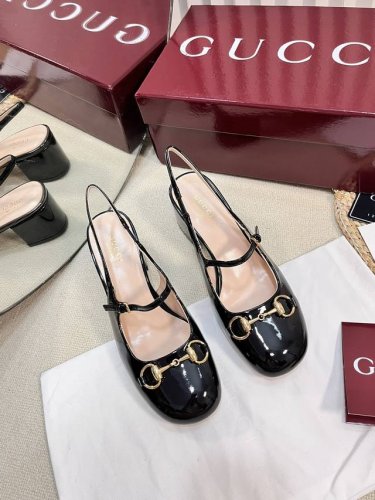 g家新款Gucci马衔扣露跟浅口后系带凉鞋粗跟漆皮凉鞋 顶级版本、欢迎比对. 原版1:1复刻 鞋面：进口高档牛漆皮 内里 垫脚：全粒纹高档小羊皮 鞋底：意大利顶